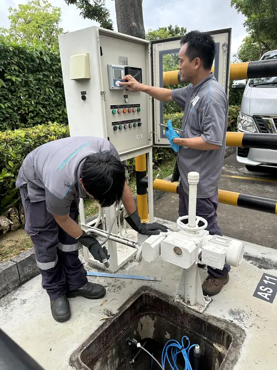 Field service on a pump system
