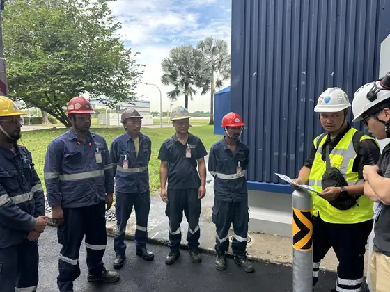 Site safety briefing before field service