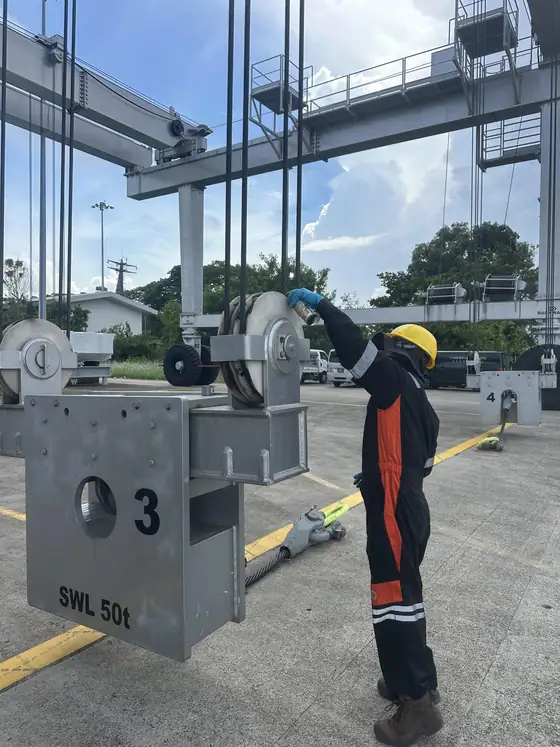 Servicing a mobile crane